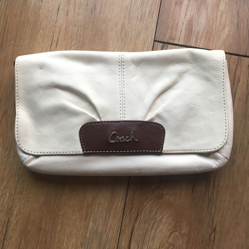 NWT Coach Off-white Clutch Wristlet Purse Bag